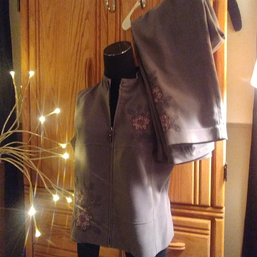 COPY - 2 piece outfit! NWOT!